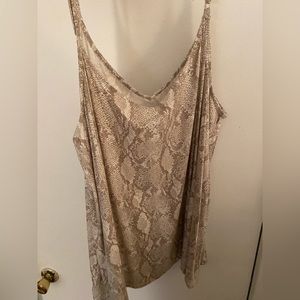 Super cute, soft torrid cami in a fun pattern!